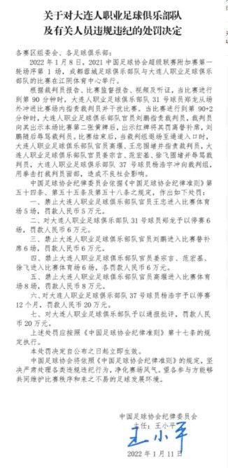 这全部理应全平易近介入的社会剧变与蝙蝠侠解救城市、最终升华的进程，哥谭市平易近却都是持久缺席的，这点万分诡异。